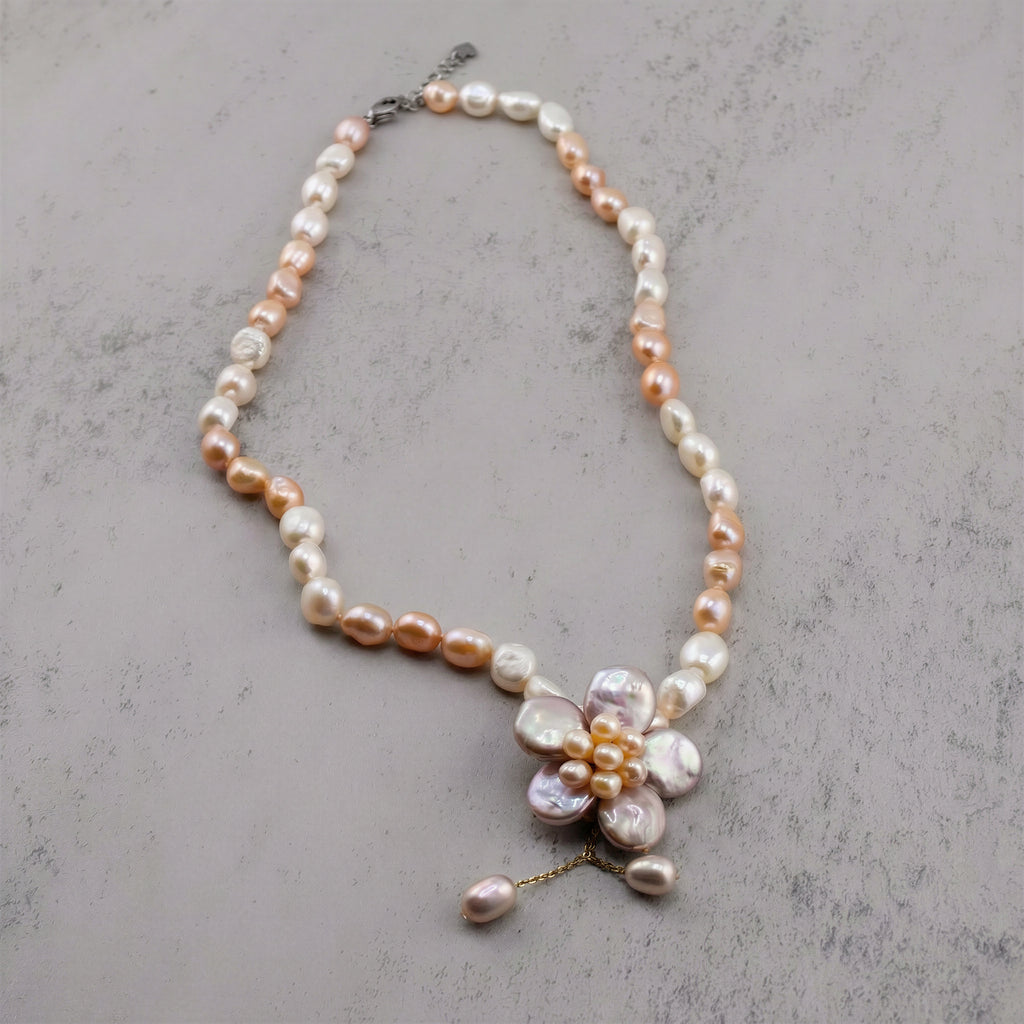 Petal Pearls Necklace